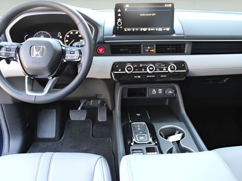 Used 2025 Honda Pilot EX-L image 9