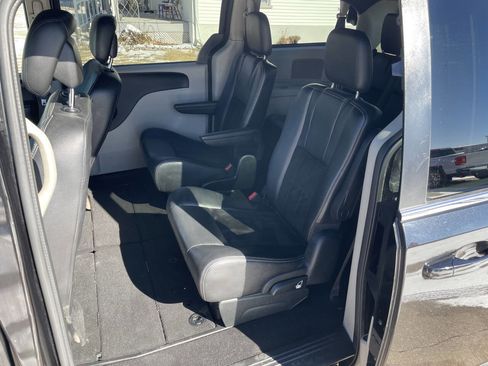 Used 2018 Dodge Grand Caravan SXT image 15