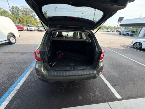 Used 2017 Subaru Outback 2.5i Limited AWD/4WD image 4
