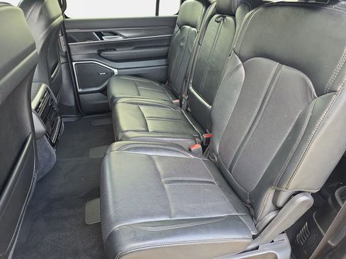 Used 2024 Jeep Wagoneer L Series II RWD image 13