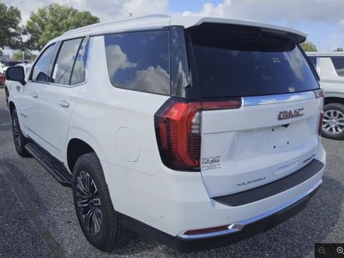 Used 2025 GMC Yukon Elevation RWD image 2