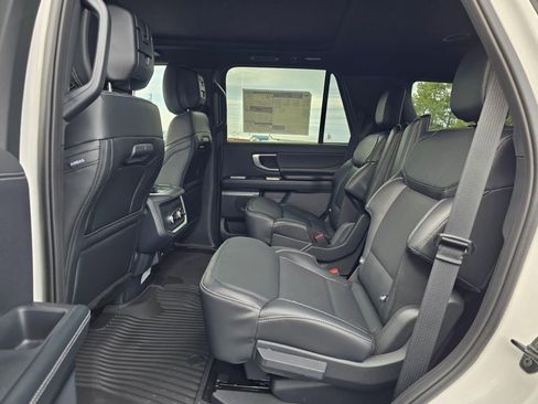 New 2026 Ford Expedition Platinum image 15