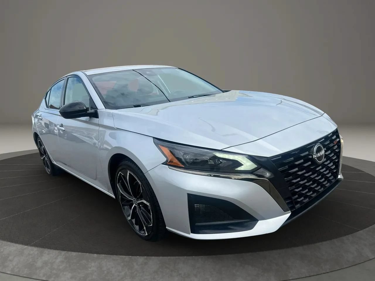 Used 2024 Nissan Altima 2.5 SR FWD image 3