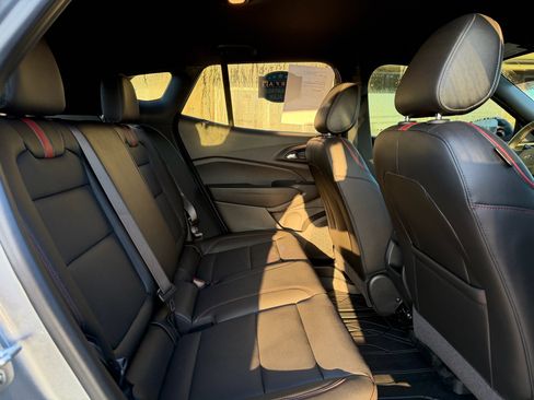 Used 2025 Chevrolet Trax RS w/ Driver Confidence Package image 19