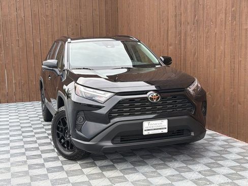 Used 2025 Toyota RAV4 XLE FWD image 10