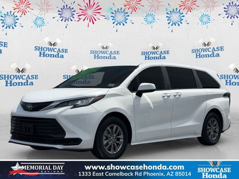 Used 2023 Toyota Sienna LE FWD image 1