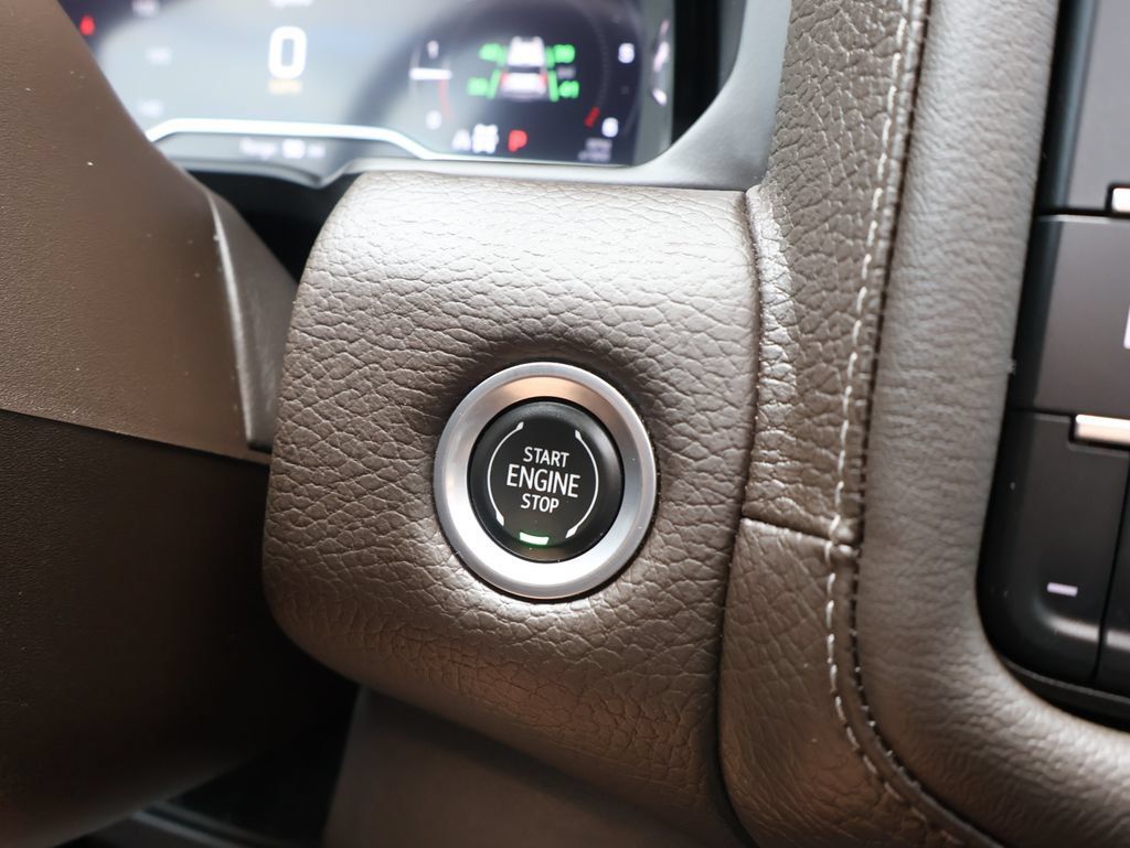 Certified 2022 GMC Yukon Denali w/ Denali Premium Package AWD/4WD image 21