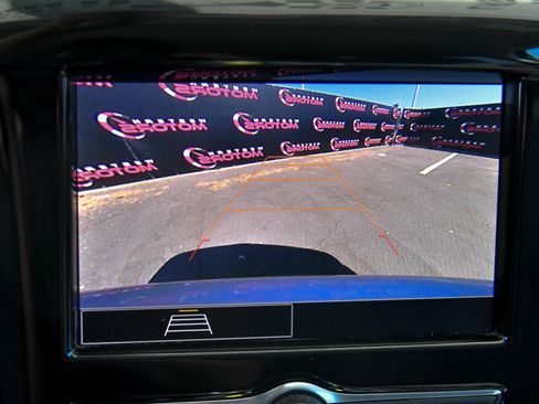 Used 2021 Chevrolet Traverse LS FWD image 17