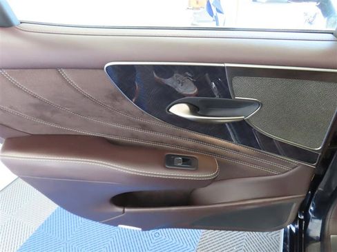 Used 2019 Lexus LS 500 w/ Interior Upgrade Package RWD image 33