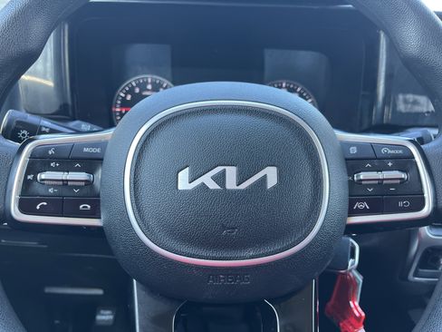 Certified 2022 Kia Sorento LX image 11