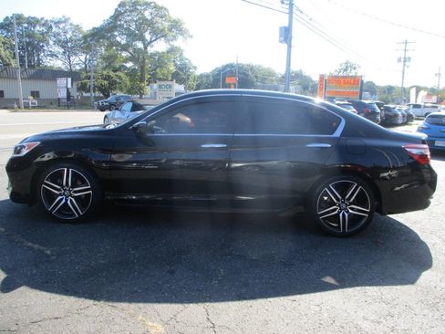 Used 2017 Honda Accord Sport Special Edition image 4