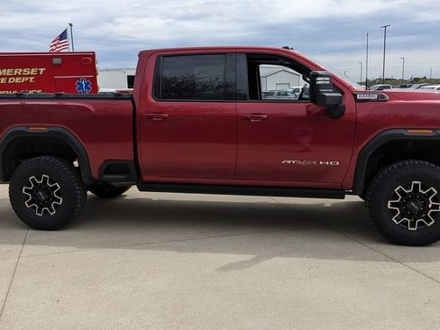 Used 2025 GMC Sierra 2500 AT4X AWD/4WD image 2