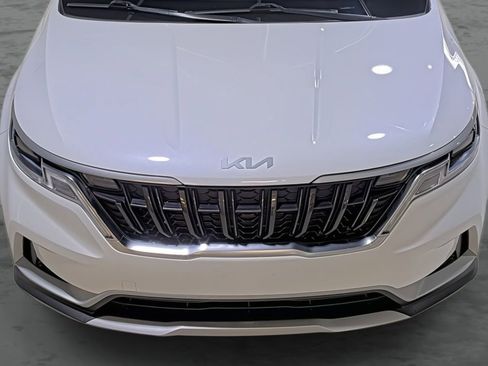 Used 2022 Kia Carnival LX FWD image 16