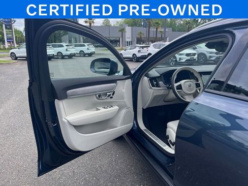 Certified 2025 Volvo V90 B6 Cross Country Plus AWD/4WD image 10