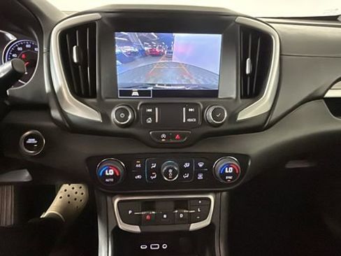 Used 2024 GMC Terrain SLT AWD/4WD image 25