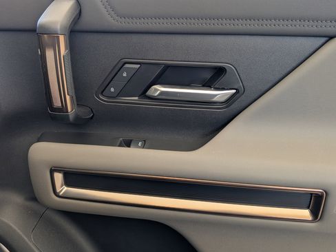 Used 2025 GMC Hummer EV 2X image 27