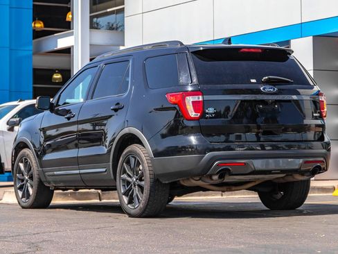 Used 2017 Ford Explorer XLT w/ Equipment Group 202A AWD/4WD image 3