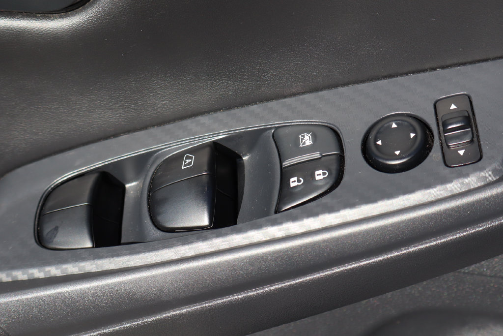 Used 2025 Nissan Sentra S FWD image 17