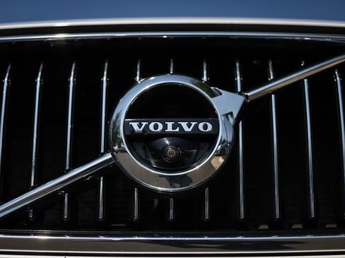 Used 2018 Volvo XC60 T6 Inscription w/ Convenience Package AWD/4WD image 16