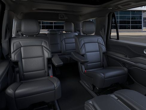 New 2026 Lincoln Navigator Reserve w/ Jet Appearance Package AWD/4WD image 11