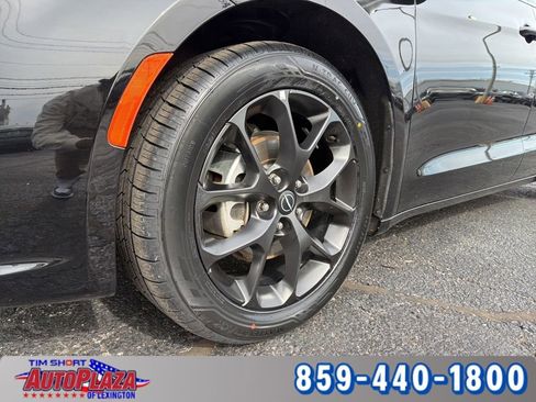 Used 2025 Chrysler Pacifica Limited image 43