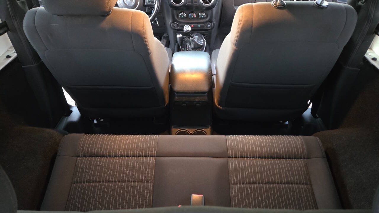 Used 2012 Jeep Wrangler Sahara w/ Dual Top Group AWD/4WD image 35