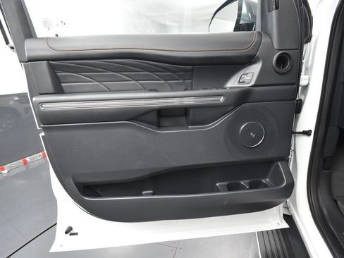 Used 2024 Ford Expedition Platinum AWD/4WD image 18