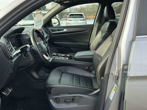 Used 2024 Volkswagen Atlas Cross Sport SEL R-Line image 9