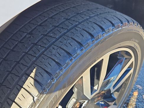 Used 2018 Chevrolet Tahoe LT w/ RST Edition image 32