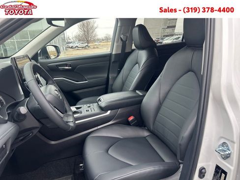 New 2026 Toyota Highlander XLE image 10