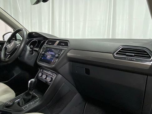 Used 2020 Volkswagen Tiguan SE w/ 3rd Row Seat Package AWD/4WD image 33