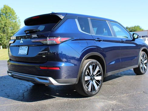 Used 2025 Mitsubishi Outlander SE FWD image 4