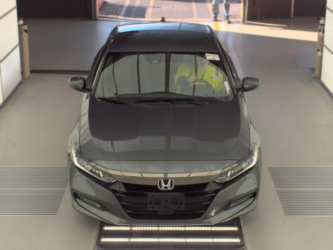 Used 2018 Honda Accord Sport image 2