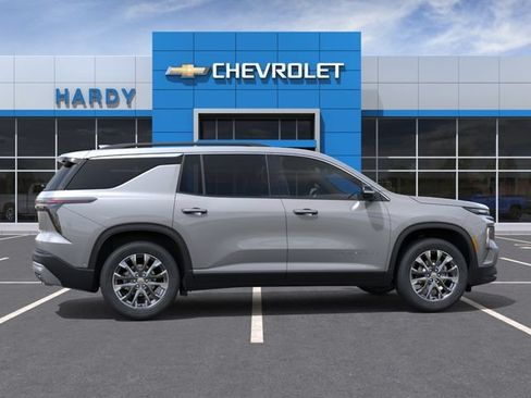 New 2026 Chevrolet Traverse LT w/ Enhanced Driving Package FWD image 5