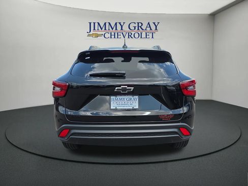 New 2026 Chevrolet Trax LT w/ Midnight Edition FWD image 4