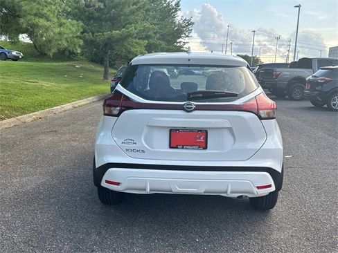 New 2025 Nissan Kicks Play S image 5