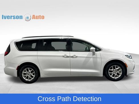 Used 2022 Chrysler Pacifica Touring-L FWD image 10