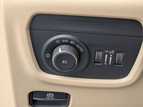 New 2025 Jeep Grand Cherokee Limited w/ Luxury Tech Group II AWD/4WD image 21