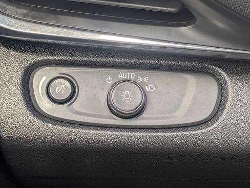 Used 2025 Buick Envista Preferred w/ Convenience II Package image 29