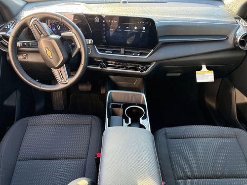 Used 2025 Chevrolet Equinox LT image 18