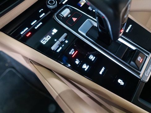 Certified 2019 Porsche Cayenne AWD/4WD image 24