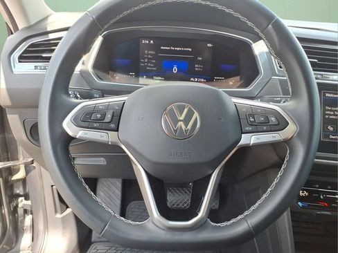 Used 2022 Volkswagen Tiguan SE AWD/4WD image 19