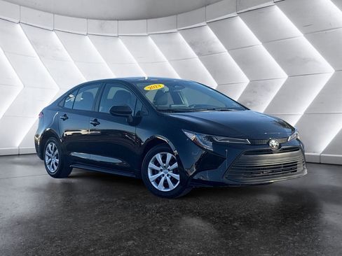 Used 2023 Toyota Corolla LE image 1