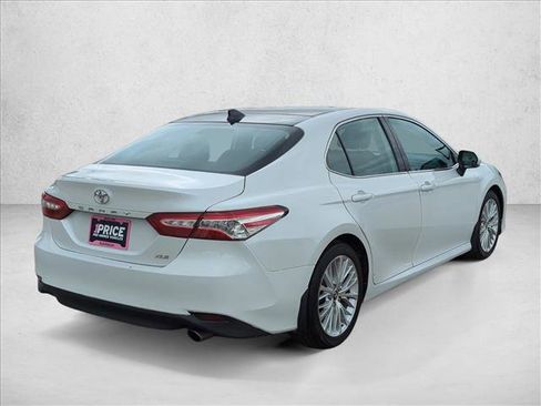 Used 2019 Toyota Camry XLE FWD image 6