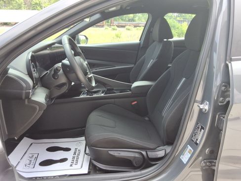 Used 2025 Hyundai Elantra SEL FWD image 28