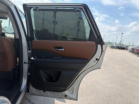 Used 2025 Nissan Pathfinder Platinum w/ Cargo Package AWD/4WD image 36