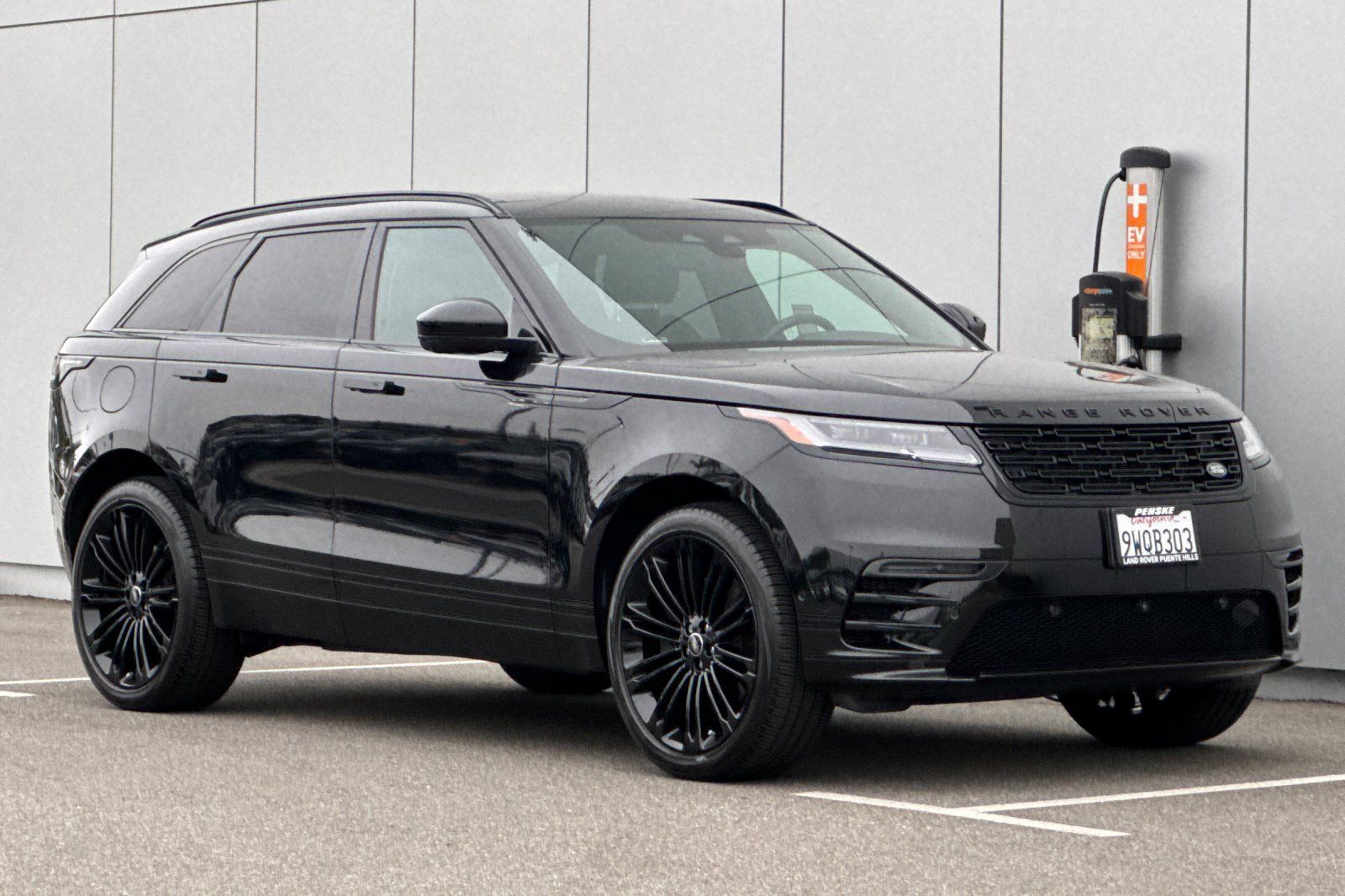 Certified 2026 Land Rover Range Rover Velar Dynamic SE AWD/4WD image 7
