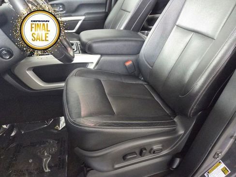 Used 2020 Nissan Titan SL w/ Moonroof Package image 16