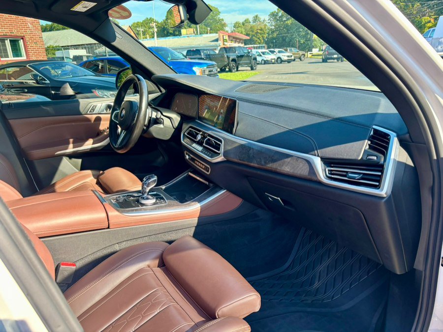 Used 2022 BMW X5 xDrive40i w/ M Sport Package AWD/4WD image 13