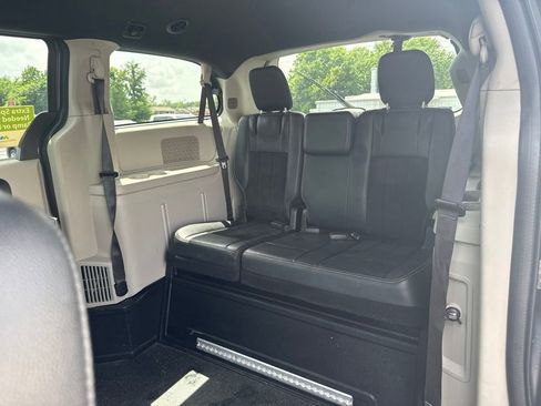 Used 2017 Dodge Grand Caravan SXT FWD image 11